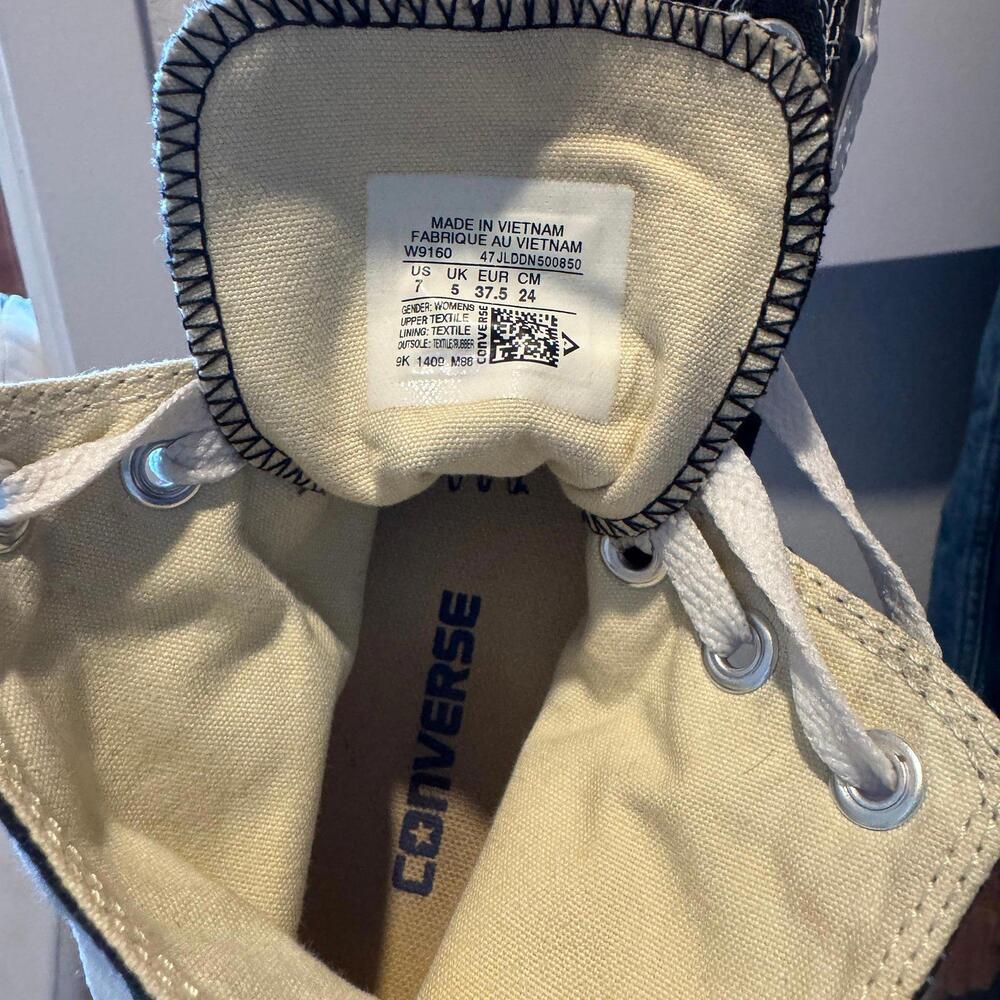 Converse - Picture 3 of 3